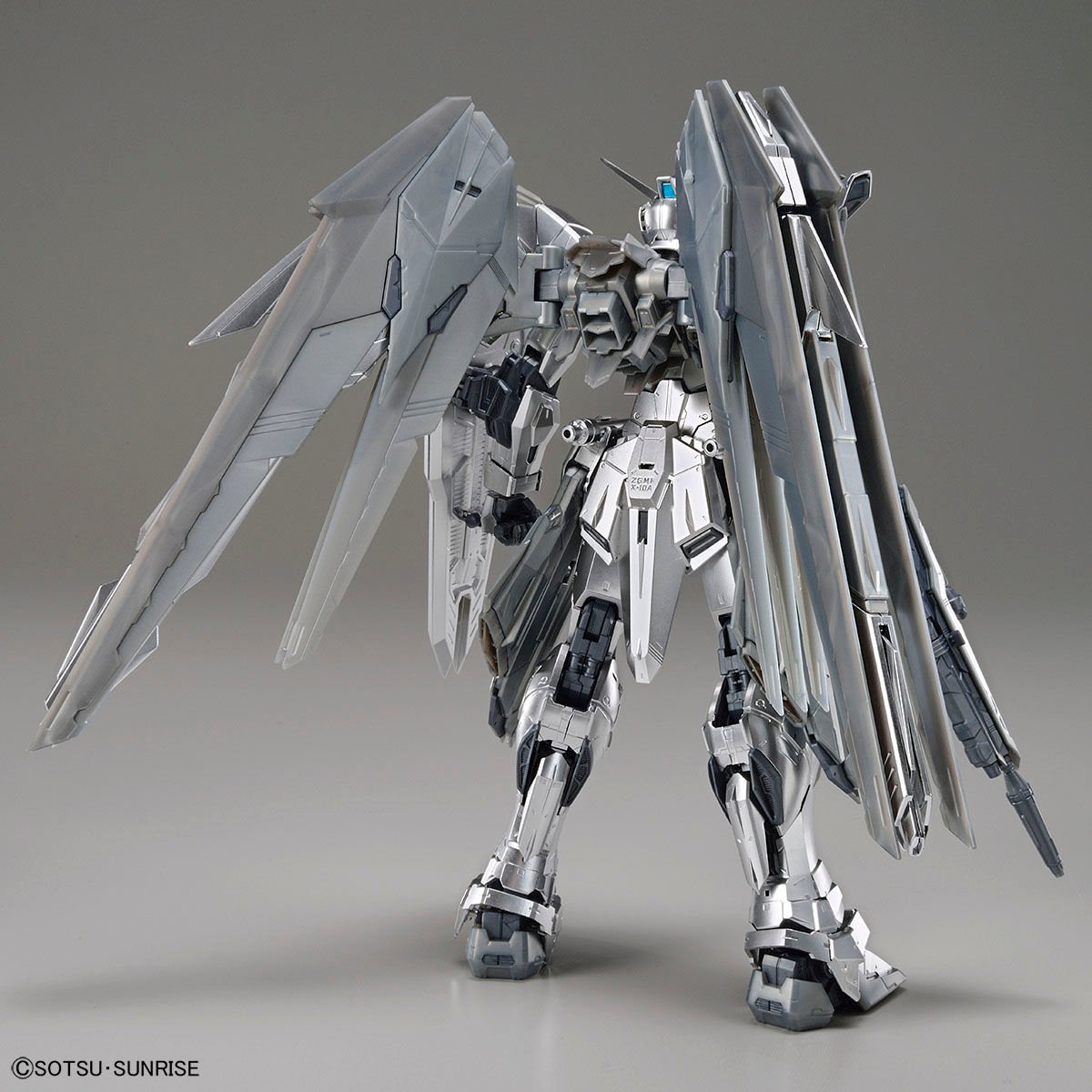 MG 1/100 Gundam Base Limited Freedom Gundam Ver.2.0 Silver Coating - Image 3