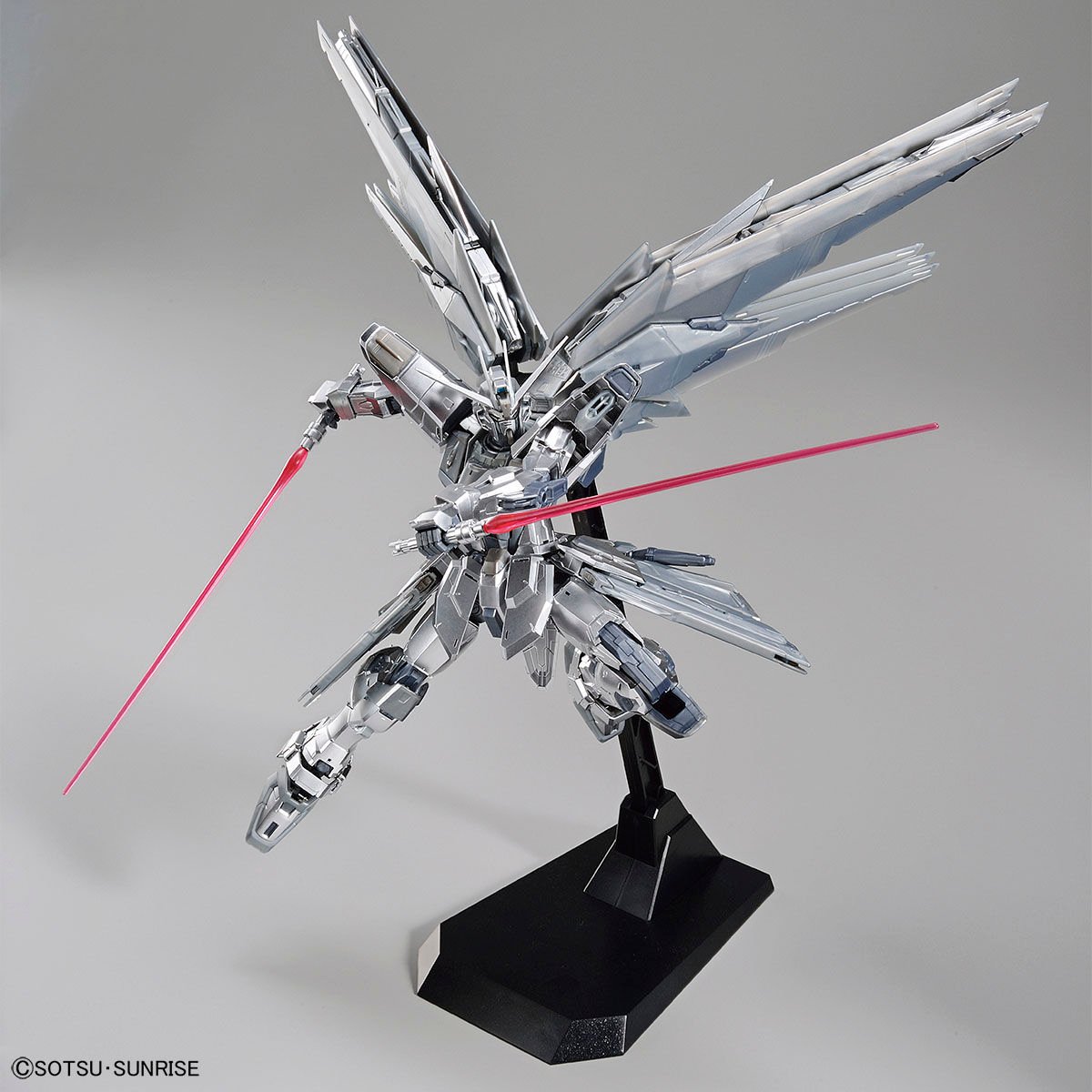MG 1/100 Gundam Base Limited Freedom Gundam Ver.2.0 Silver Coating - Image 5