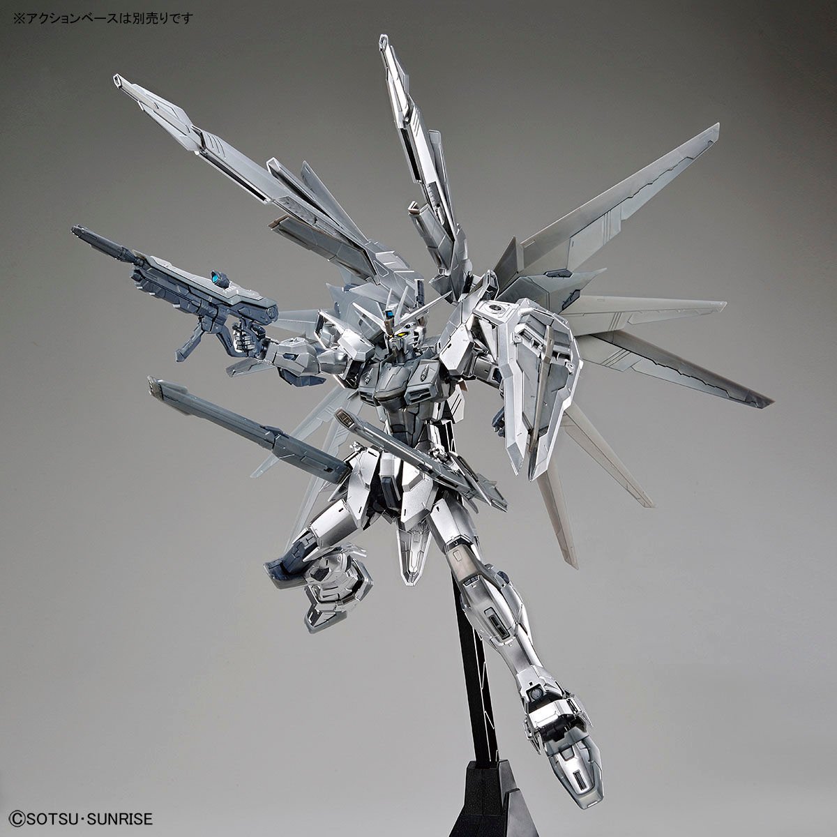MG 1/100 Gundam Base Limited Freedom Gundam Ver.2.0 Silver Coating - Image 6