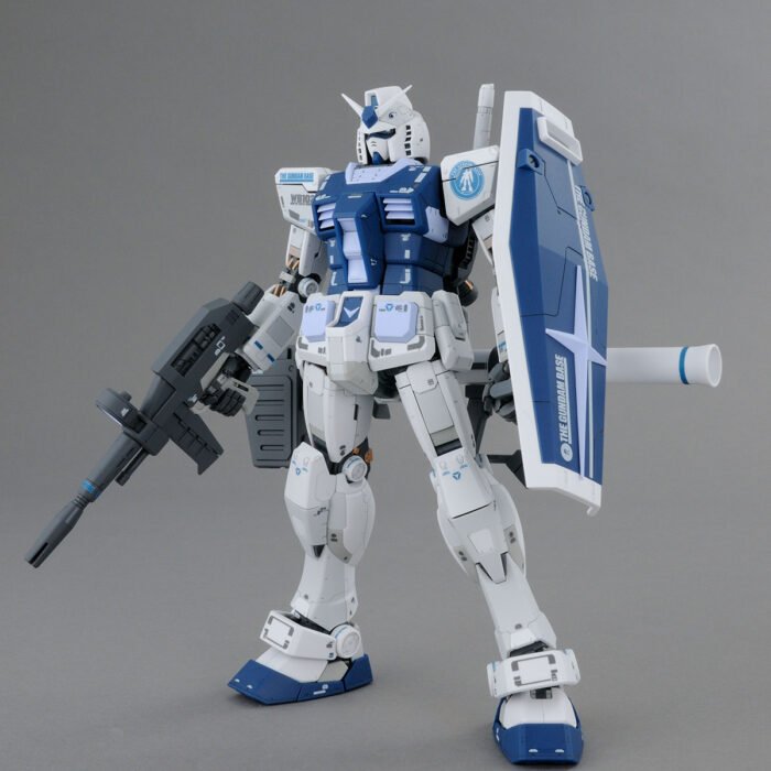 Alternative view of MG 1/100 THE GUNDAM BASE LIMITED RX-78-2 GUNDAM Ver.3.0 [THE GUNDAM BASE COLOR]