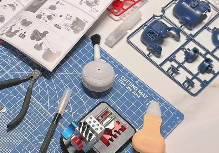 FIGURES - MODEL KITS