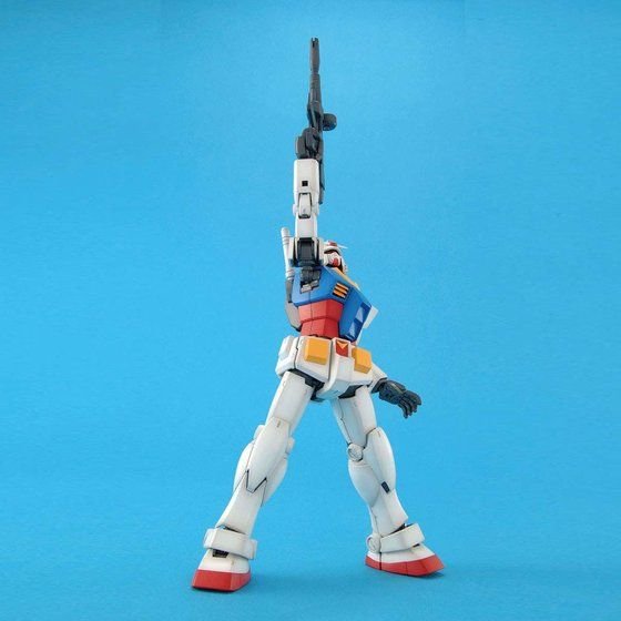 Alternative view of MG 1/100 RX-78-2 Gundam Ver 2.0